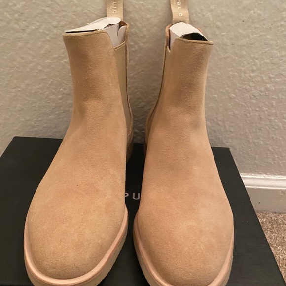Other - Tan Suede Chelsea Boots